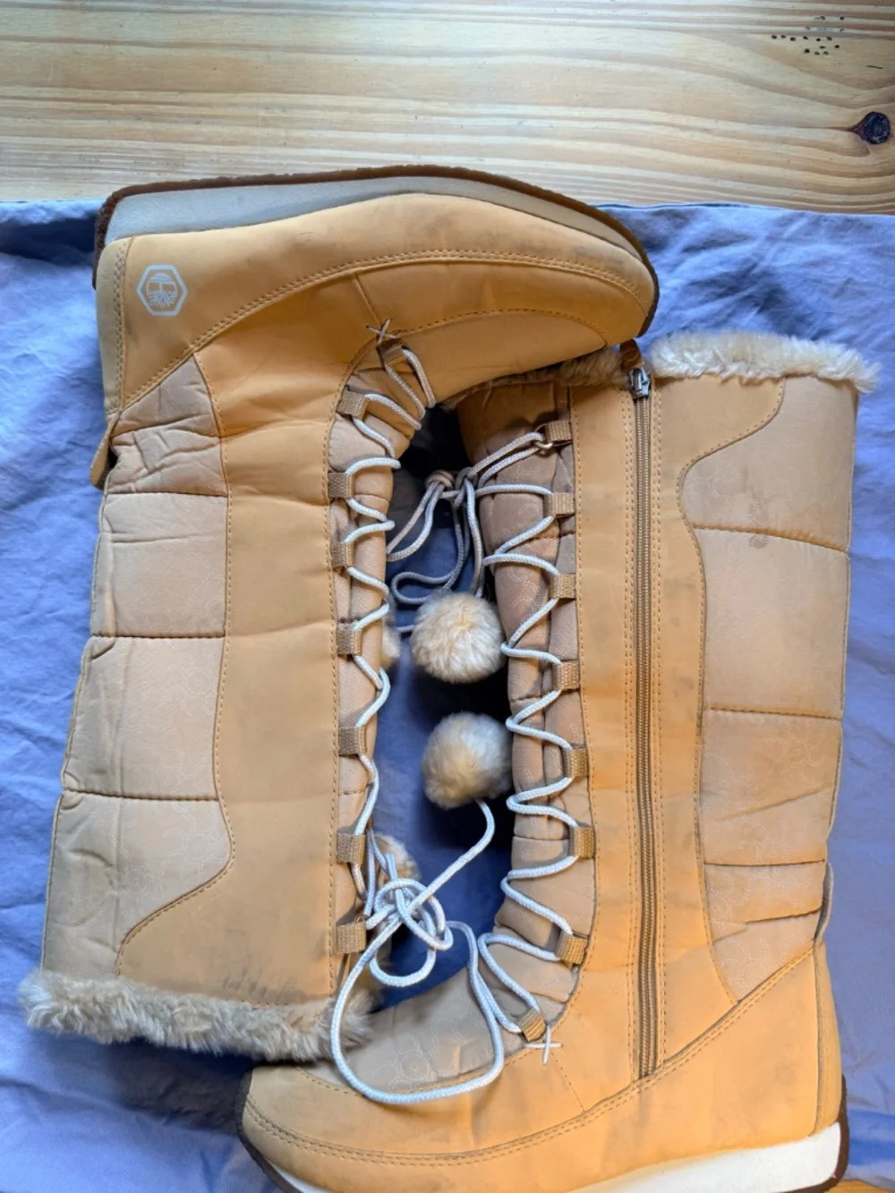 Timberland snow boots size 4.5 (women size 6)